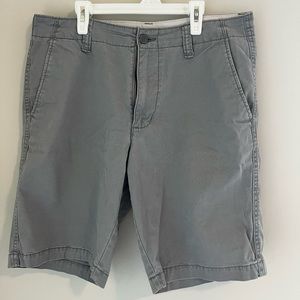 Old Navy Lived In Straight Gray Shorts size 32